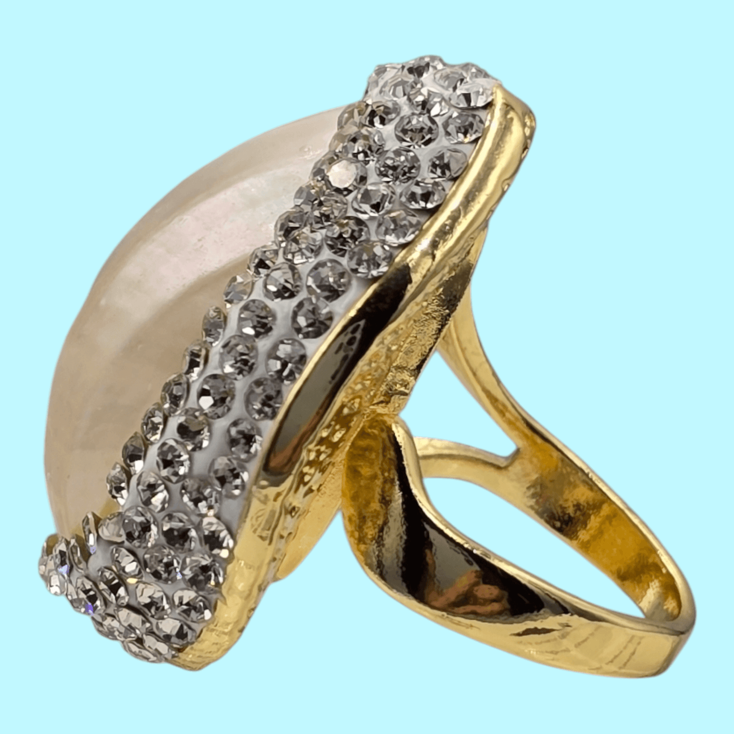 Elegant Gold-Plated Mother of Pearl Ring with white Austrian Crystals